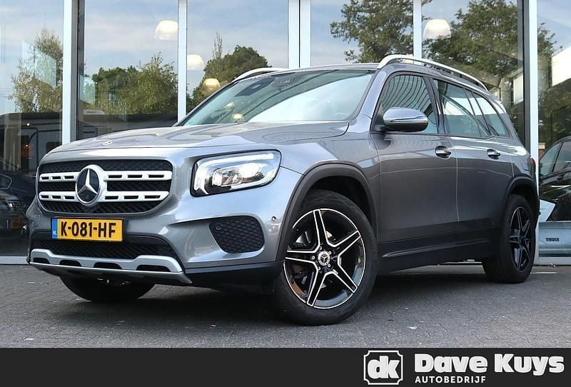 Grijs, metallic lak Gebruikt 2020 Mercedes GLB200 SUV | € 32.950 (Goede deal) - Afbeelding 1/4