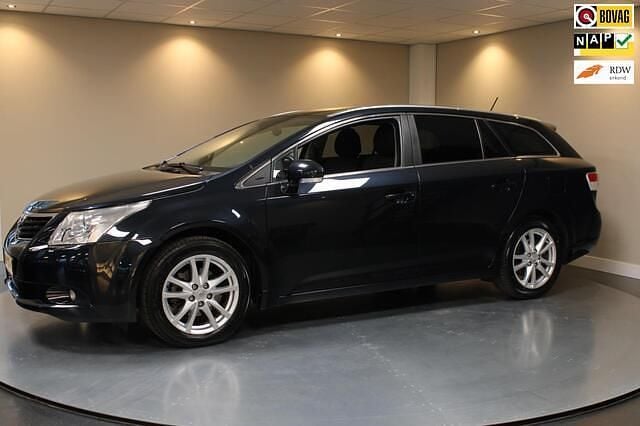 Grijs (metallic) Occasion 2011 Toyota Avensis Business Edition Stationwagen | € 10.940 (Eerlijke prijs) - Afbeelding 1/4