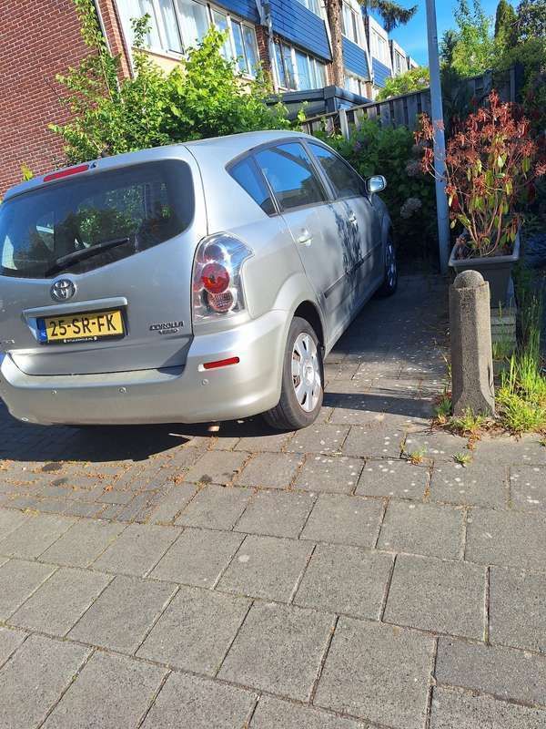 Grijs Gebruikt 2006 Toyota Corolla Verso Sol MPV | € 4.950 (Eerlijke prijs) - Afbeelding 1/4