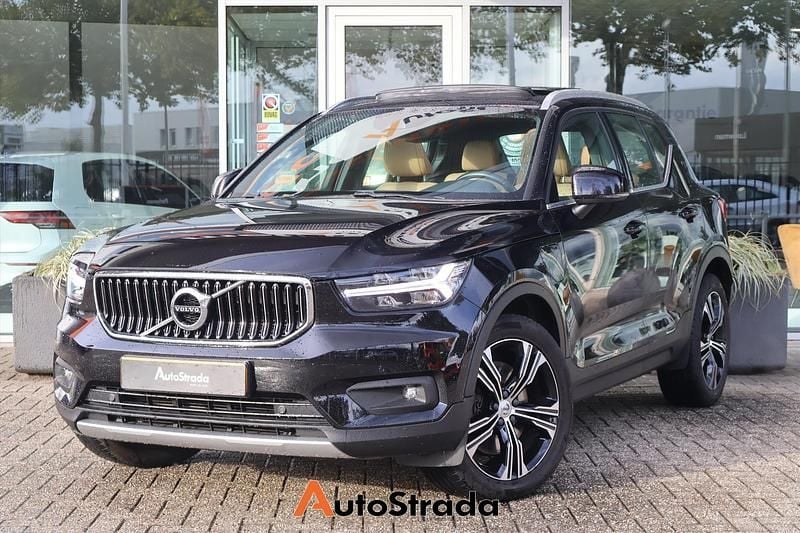 Zwart Gebruikt 2020 Volvo XC40 Inscription SUV | € 27.900 (Eerlijke prijs) - Afbeelding 1/4