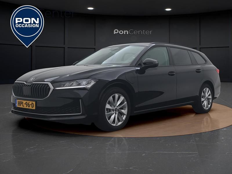 Zwart Occasion 2025 Skoda Superb Stationwagen | € 38.950 (Goede deal) - Afbeelding 1/3