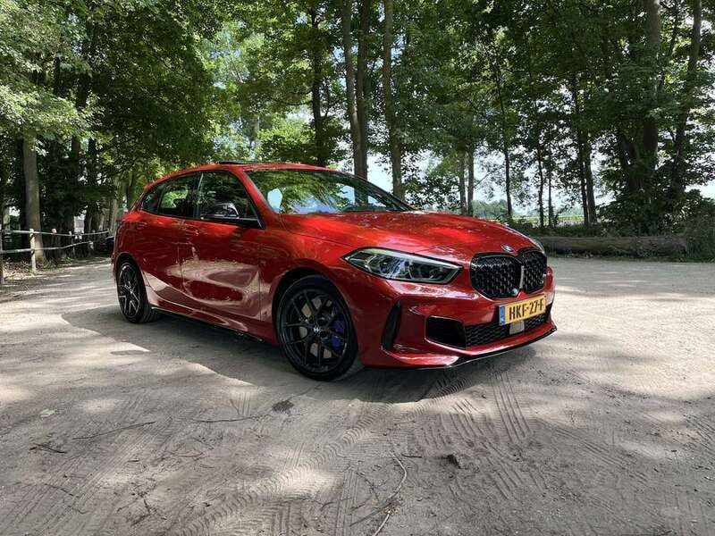 Rood Gebruikt 2020 BMW M135 Hatchback | € 38.200 (Eerlijke prijs) - Afbeelding 1/4
