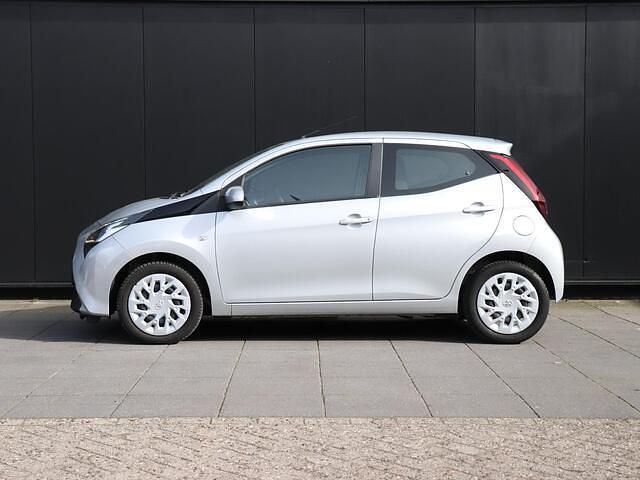 Occasion Toyota Aygo X-play 72 PK (52 kW) 2022 Grijs Hatchback