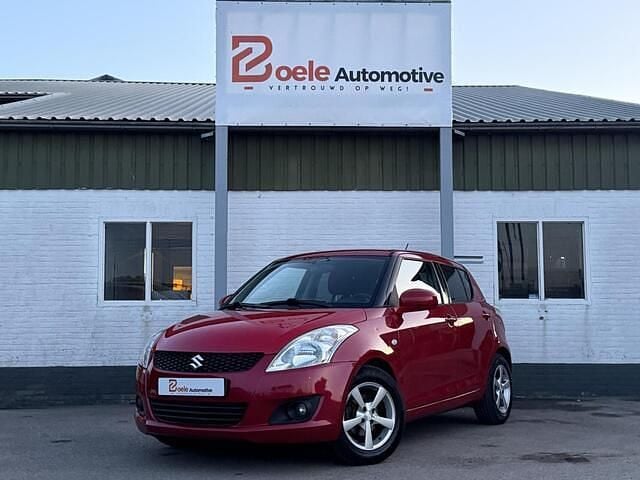 Rood Gebruikt 2011 Suzuki Swift Exclusive Hatchback | € 5.745 (Eerlijke prijs) - Afbeelding 1/4