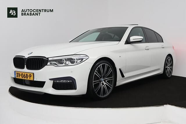 Wit Gebruikt 2019 BMW 520 Executive Sedan | € 28.945 (Eerlijke prijs) - Afbeelding 1/4