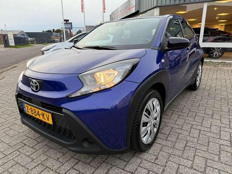 Blauw Gebruikt 2024 Toyota Aygo X Play SUV | € 16.995 (Super prijs) - Afbeelding 1/4