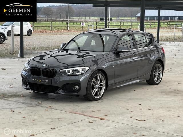 Grijs Gebruikt 2019 BMW 120 Executive Hatchback | € 19.950 (Eerlijke prijs) - Afbeelding 1/4