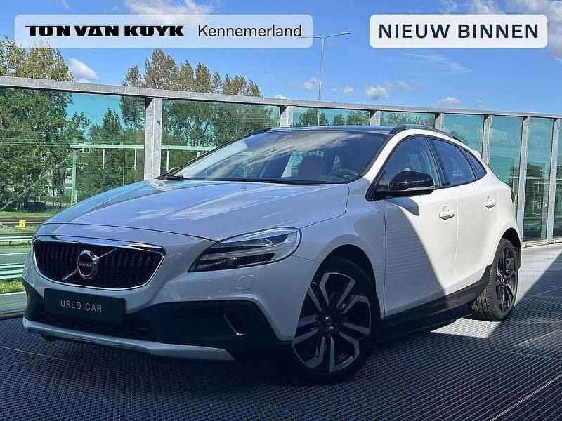 Wit Gebruikt 2016 Volvo V40 CC Stationwagen | € 18.950 (Iets duurder) - Afbeelding 1/4
