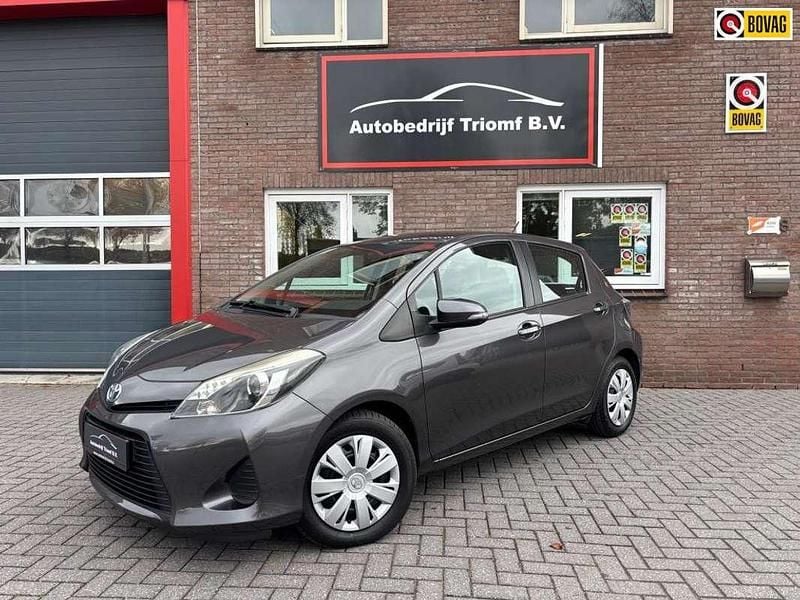 Grijs Gebruikt 2012 Toyota Yaris Hybrid Hatchback | € 10.695 (Eerlijke prijs) - Afbeelding 1/4