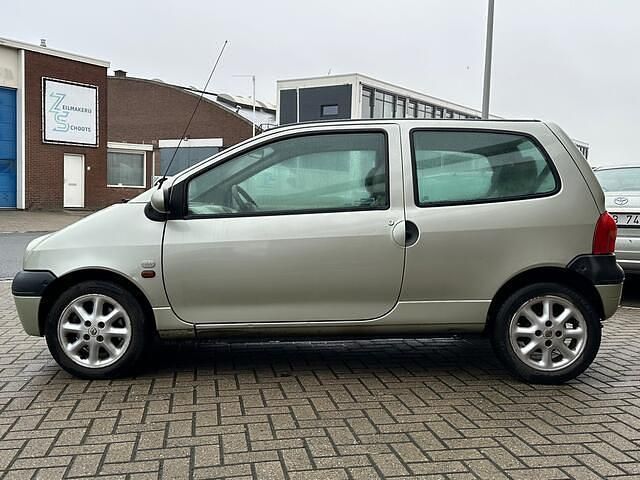 Occasion Renault Twingo 75 PK (55 kW) 2001 Geel Hatchback