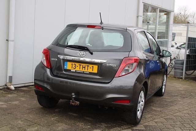 Occasion Toyota Yaris 99 PK (72 kW) 2012 Grijs Hatchback