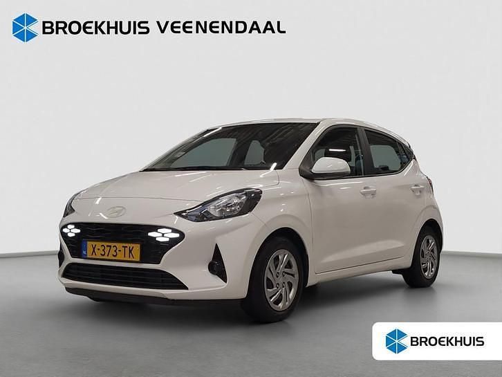Wit Gebruikt 2024 Hyundai i10 Comfort Hatchback | € 15.400 (Eerlijke prijs) - Afbeelding 1/4