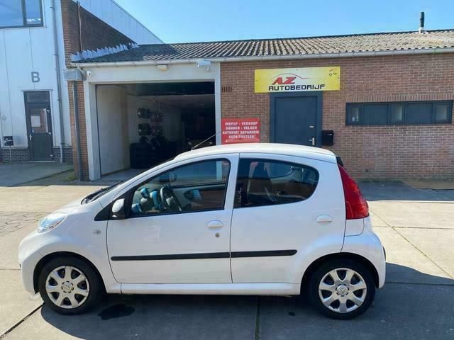 Occasion Peugeot 107 Urban Move 68 PK (50 kW) 2010 Wit Hatchback