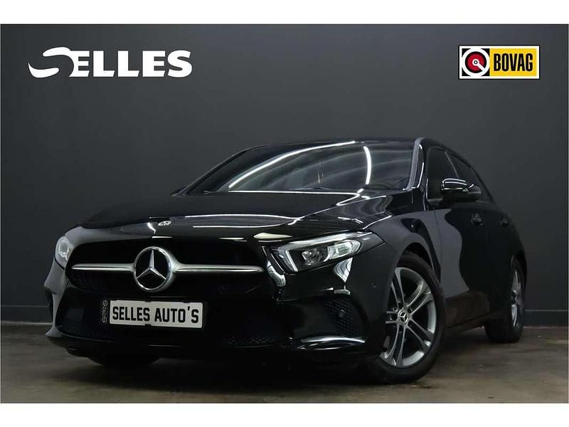 Zwart Gebruikt 2020 Mercedes A180 Hatchback | € 24.895 (Eerlijke prijs) - Afbeelding 1/3