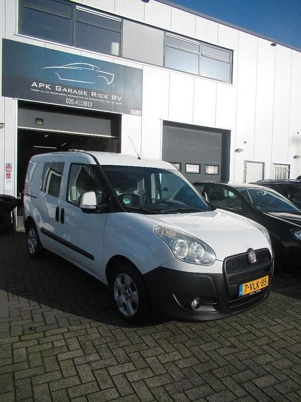 Gebruikt 2011 Fiat Doblò MPV | € 2.475 (Eerlijke prijs) - Afbeelding 1/4