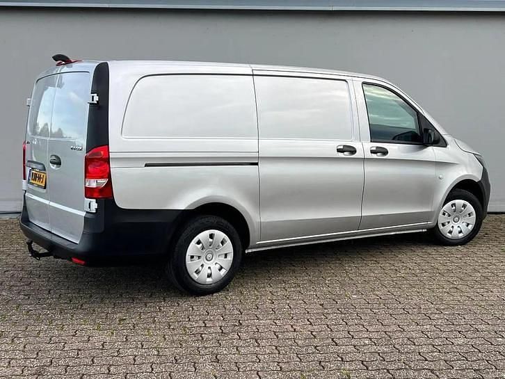 Occasion Mercedes Vito 136 PK (100 kW) 2021 Zilver Van