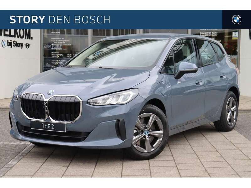 Grijs, metallic lak Nieuw 2024 BMW 230 Shadowline Stationwagen | € 54.490 - Afbeelding 1/4