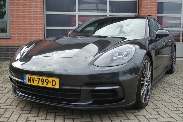 Grijs, metallic lak Gebruikt 2017 Porsche Panamera Sedan | € 54.900 (Super prijs) - Afbeelding 1/4