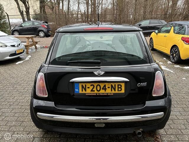 Occasion Mini ONE 90 PK (66 kW) 2004 Zwart Hatchback