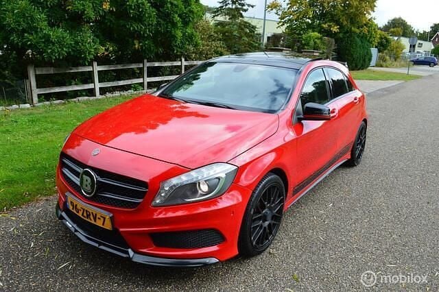Rood Gebruikt 2013 Mercedes A180 Hatchback | € 9.995 (Eerlijke prijs) - Afbeelding 1/4