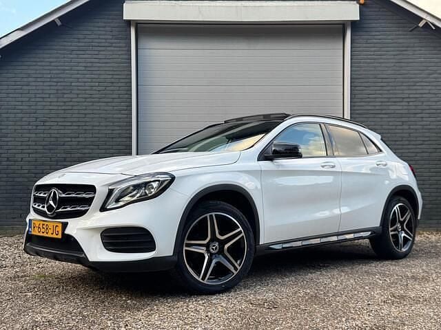 Wit Gebruikt 2018 Mercedes GLA200 AMG line SUV | € 23.500 (Eerlijke prijs) - Afbeelding 1/4
