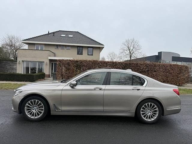 Occasion BMW 750 Executive 449 PK (330 kW) 2016 Grijs Sedan