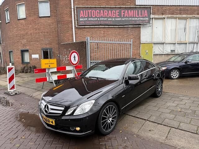 Zwart Gebruikt 2010 Mercedes E200 Elegance Coupé | € 9.950 (Goede deal) - Afbeelding 1/4