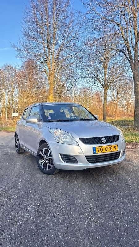 Zilver Occasion 2012 Suzuki Swift Hatchback | € 3.600 (Goede deal) - Afbeelding 1/4