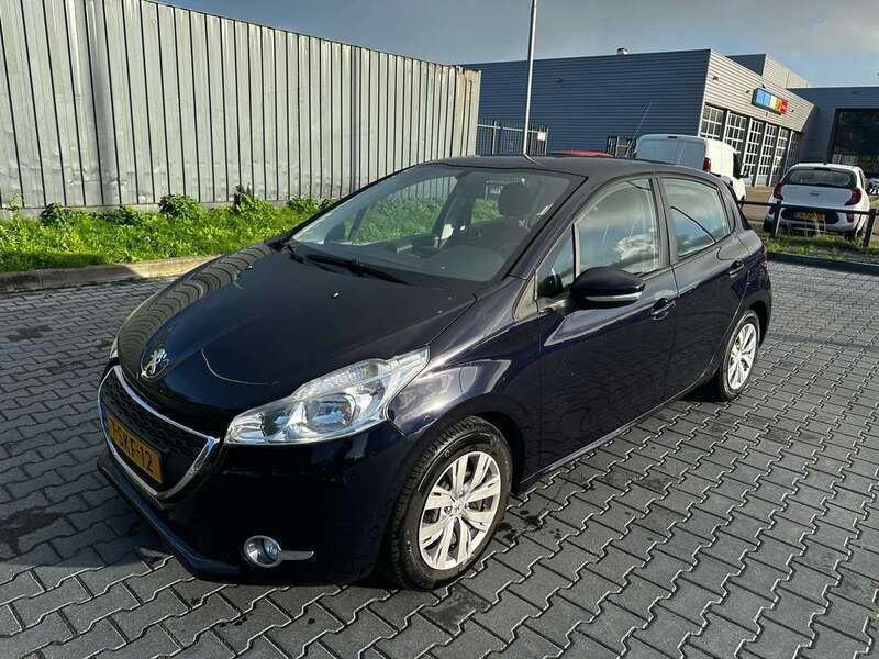 Blauw Gebruikt 2013 Peugeot 208 Hatchback | € 4.000 (Iets duurder) - Afbeelding 1/4