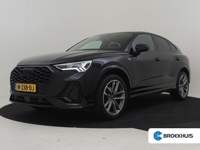 Zwart Gebruikt 2021 Audi Q3 Comfort SUV | € 38.895 - Afbeelding 1/4