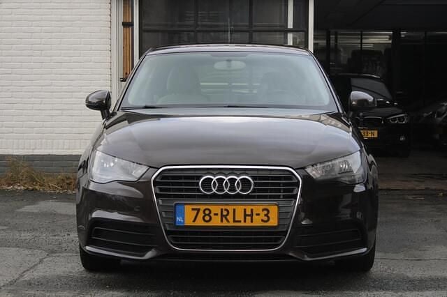 Bruin Gebruikt 2011 Audi A1 Attraction Hatchback | € 5.950 (Eerlijke prijs) - Afbeelding 1/4