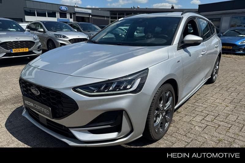 Grijs, metallic lak Gebruikt 2023 Ford Focus ST-Line Stationwagen | € 25.995 (Goede deal) - Afbeelding 1/4