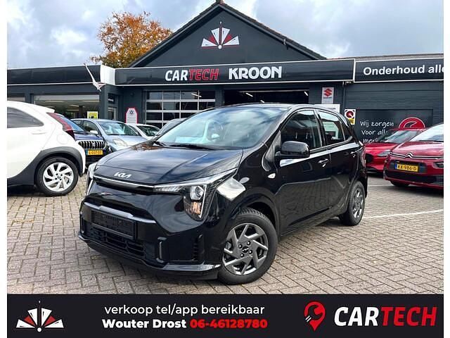 Zwart Gebruikt 2025 Kia Picanto Hatchback | € 21.450 (Iets duurder) - Afbeelding 1/4