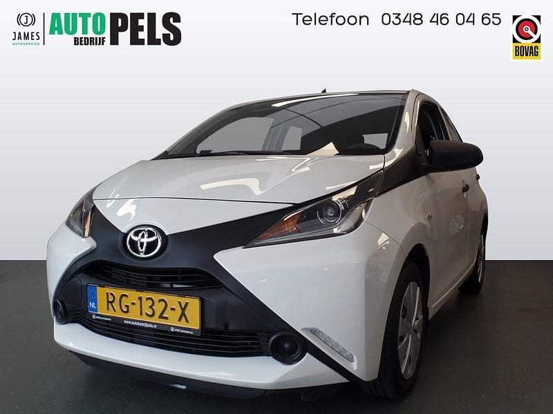 Wit Gebruikt 2017 Toyota Aygo Hatchback | € 6.950 (Eerlijke prijs) - Afbeelding 1/4