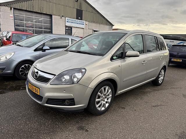 Grijs Gebruikt 2007 Opel Zafira Executive MPV | € 3.250 (Eerlijke prijs) - Afbeelding 1/4