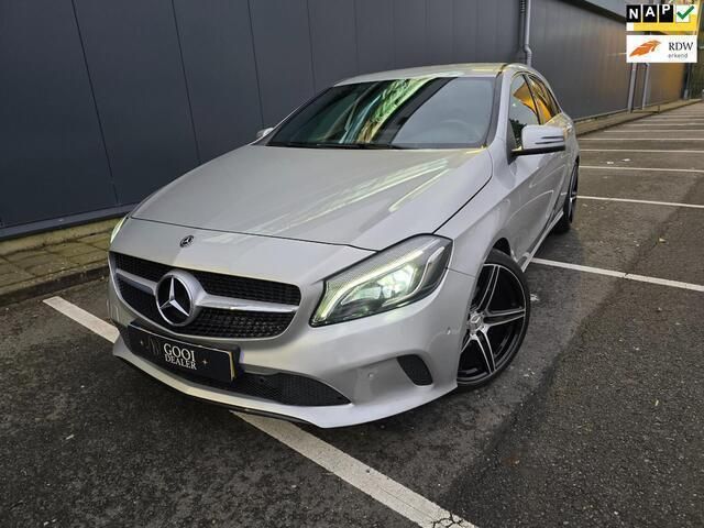 Grijs Gebruikt 2017 Mercedes A180 Business Hatchback | € 16.500 (Eerlijke prijs) - Afbeelding 1/4