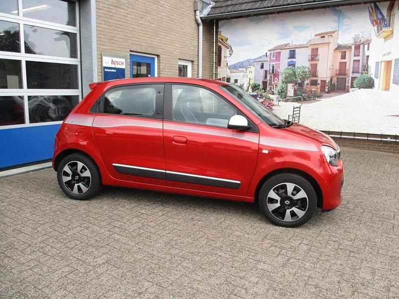 Rood Gebruikt 2017 Renault Twingo Collection Hatchback | € 7.950 (Eerlijke prijs) - Afbeelding 1/4