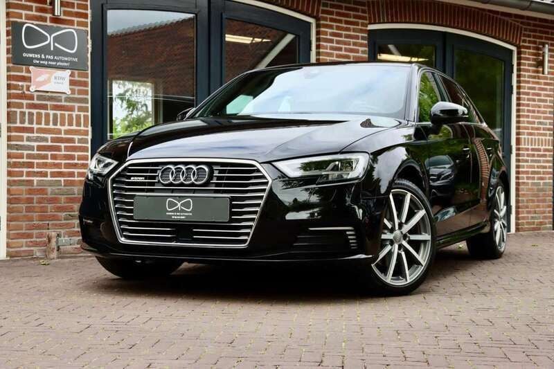 Zwart, metallic lak Gebruikt 2020 Audi A3 Sportback e-tron S-Line Sedan | € 23.900 (Super prijs) - Afbeelding 1/4