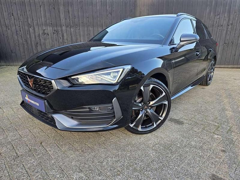 Zwart Gebruikt 2021 Cupra Leon VZ Stationwagen | € 27.950 (Eerlijke prijs) - Afbeelding 1/4