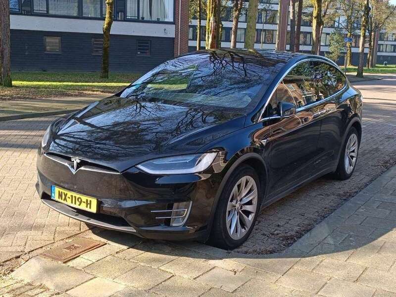 Zwart Gebruikt 2017 Tesla Model X SUV | € 23.900 - Afbeelding 1/4
