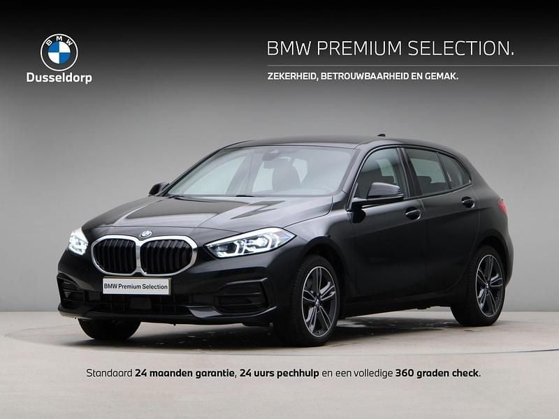 Zwart Gebruikt 2023 BMW 118 Comfort Edition Hatchback | € 25.450 (Goede deal) - Afbeelding 1/4