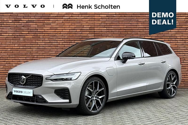 Zilver Gebruikt 2025 Volvo V60 Ultra Stationwagen | € 66.950 - Afbeelding 1/4