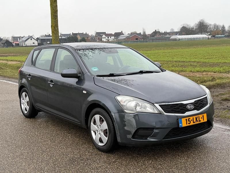 Occasion Kia Ceed 125 PK (91 kW) 2010 Grijs Hatchback