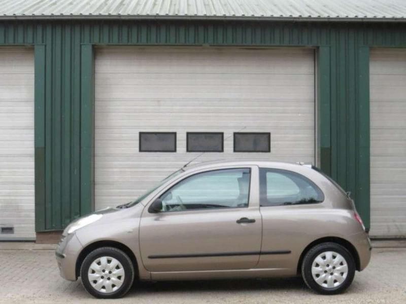 Grijs Gebruikt 2005 Nissan Micra Visia Hatchback | € 1.500 (Eerlijke prijs) - Afbeelding 1/4
