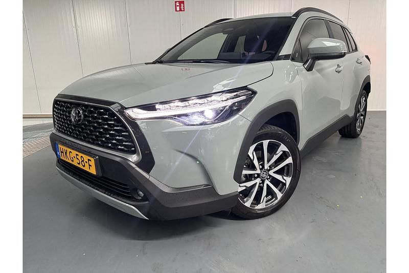 Groen Occasion 2025 Toyota Corolla Cross Style SUV | € 37.799 (Iets duurder) - Afbeelding 1/1