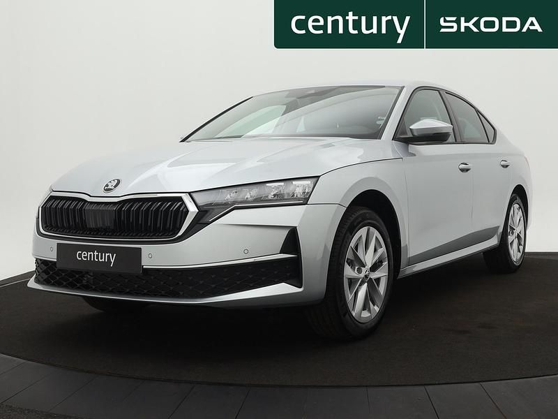 Zilver Occasion 2025 Skoda Octavia First Edition Hatchback | € 37.900 (Iets duurder) - Afbeelding 1/4