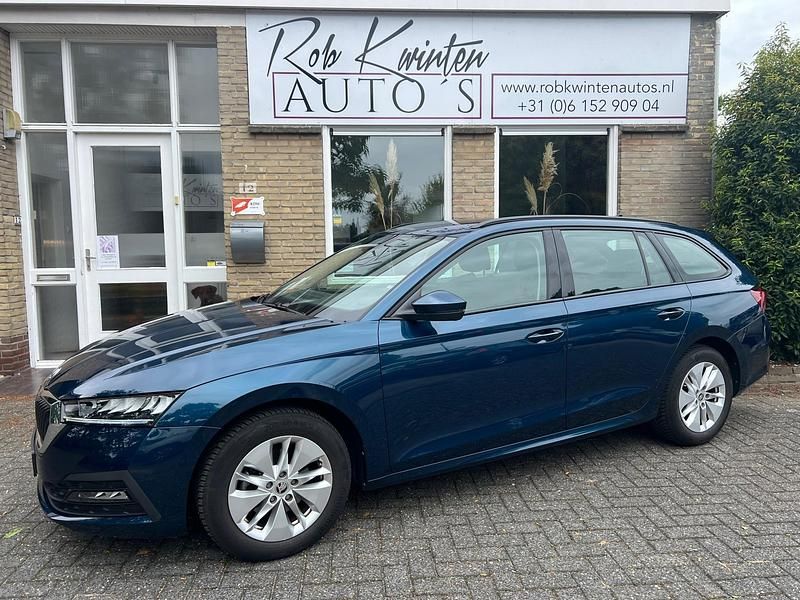 Occasion Skoda Octavia Business Line 110 PK (80 kW) 2021 Blauw, metallic lak Stationwagen