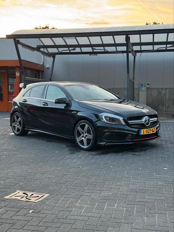 Zwart Gebruikt 2013 Mercedes A250 Ambition Hatchback | € 15.850 (Eerlijke prijs) - Afbeelding 1/4