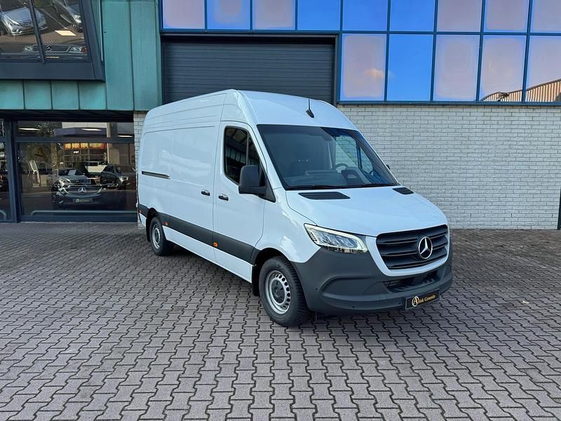 Wit Occasion 2024 Mercedes Sprinter Van | € 53.000 (Super prijs) - Afbeelding 1/4