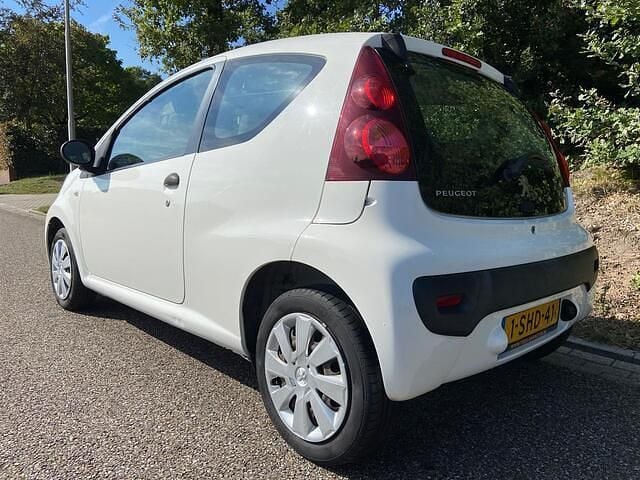 Wit Gebruikt 2013 Peugeot 107 Access Hatchback | € 2.749 (Eerlijke prijs) - Afbeelding 1/4